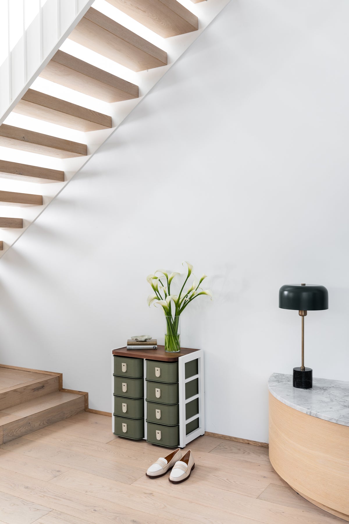 Olive 8 box stand with white frame, featuring sleek design and modern style by SAGITINE.