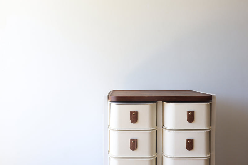 Rose gold leather pull handle by Sagitine, showcasing a stylish and modern design.