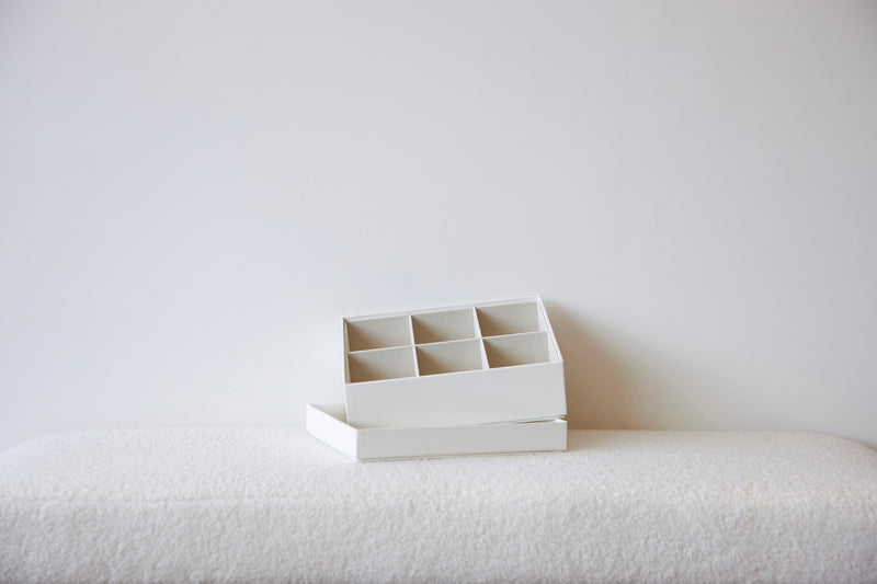 White organizer insert box with six compartments for belts by SAGITINE.