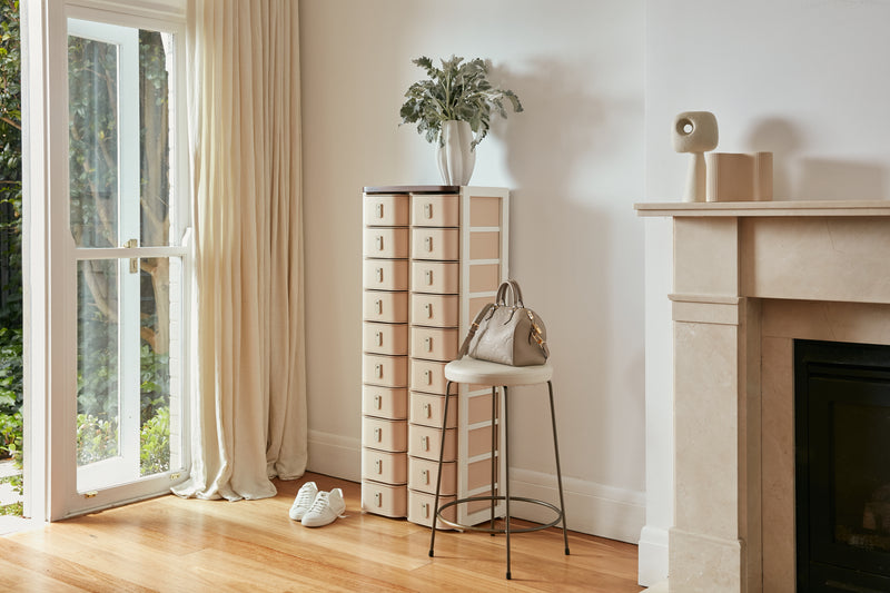 Nougat 20 Box Stand by SAGITINE with white stand and cream handles