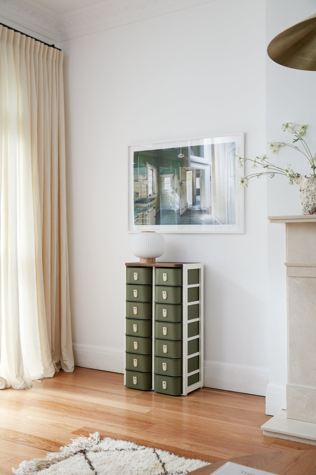 Olive 14 box stand with white legs by SAGITINE, featuring a sleek minimalist design